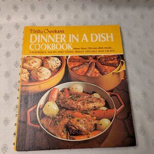 Betty Crocker’s Dinner in a Dish Cookbook 1970 4th Printing, Vintage Recipes